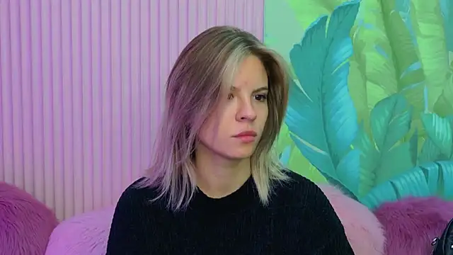 Snapshot of KiaraRolls chatting on 10.03.25 KiaraRolls online show from 10.03.25