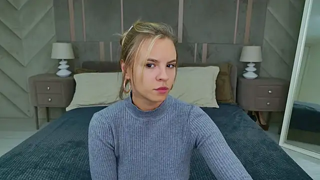 Snapshot of KiaraRolls chatting on 10.11.25 KiaraRolls online show from 10.11.25