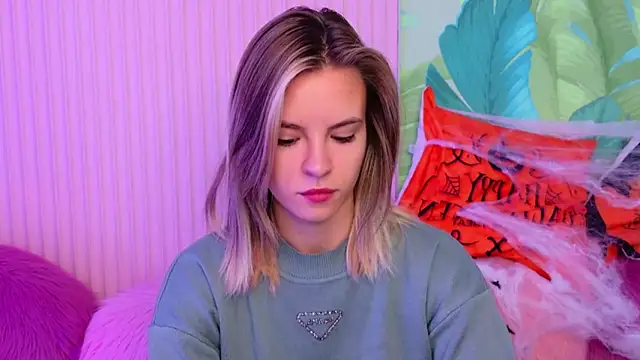 Snapshot of KiaraRolls chatting on 10.23.25 KiaraRolls online show from 10.23.25