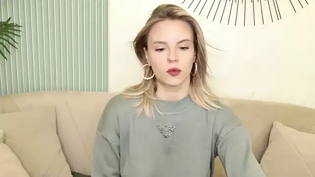 Snapshot of KiaraRolls chatting on 11.12.25 KiaraRolls online show from 11.12.25