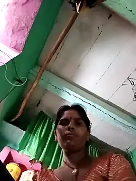 Snapshot of Sexy_queeny chatting on 10.31.25 Sexy queeny online show from 10.31.25