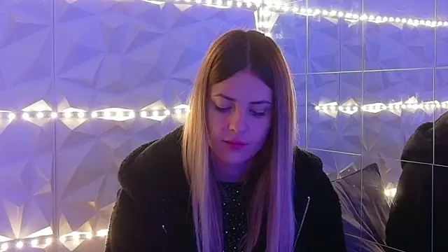 Aishha  online show from 12.02.25