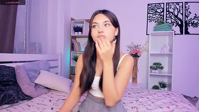 Snapshot of FunnyyMonkeyy chatting on 10.18.25 FunnyyMonkeyy online show from 10.18.25