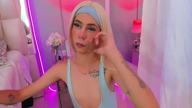 Snapshot of Darlyn_tenderhot__ chatting on 10.16.25 Darlyn tenderhot online show from 10.16.25