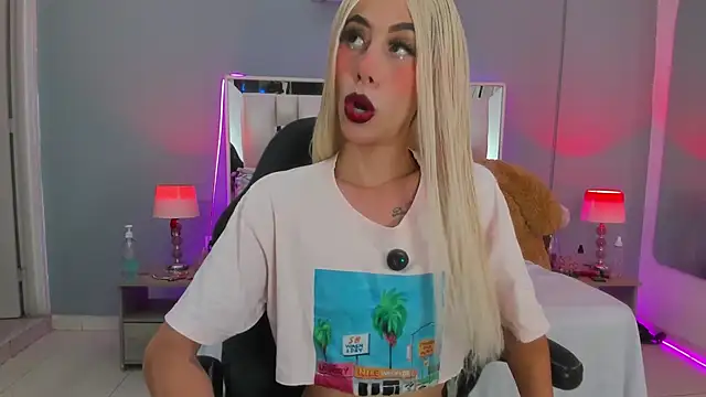 Snapshot of Darlyn_tenderhot__ chatting on 10.18.25 Darlyn tenderhot online show from 10.18.25