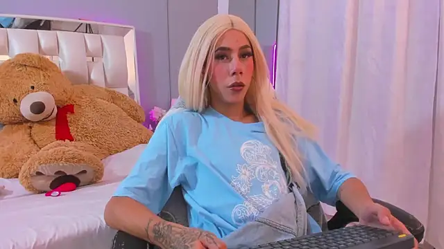 Snapshot of Darlyn_tenderhot__ chatting on 10.24.25 Darlyn tenderhot online show from 10.24.25