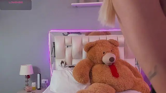 Snapshot of Darlyn_tenderhot__ chatting on 11.02.25 Darlyn tenderhot online show from 11.02.25