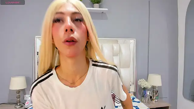 Snapshot of Darlyn_tenderhot__ chatting on 11.08.25 Darlyn tenderhot online show from 11.08.25