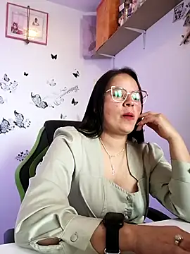 Daliz Leon online show from 09.24.25