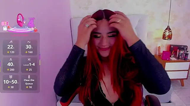 Snapshot of LINZI_LENNOX chatting on 10.25.25 LINZI LENNOX online show from 10.25.25