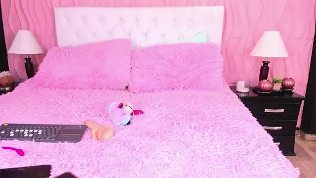 Dulceemia  online show from 09.30.25