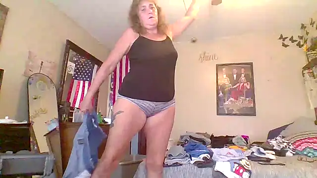 Snapshot of Bored_Grandma chatting on 09.30.25 Bored Grandma online show from 09.30.25