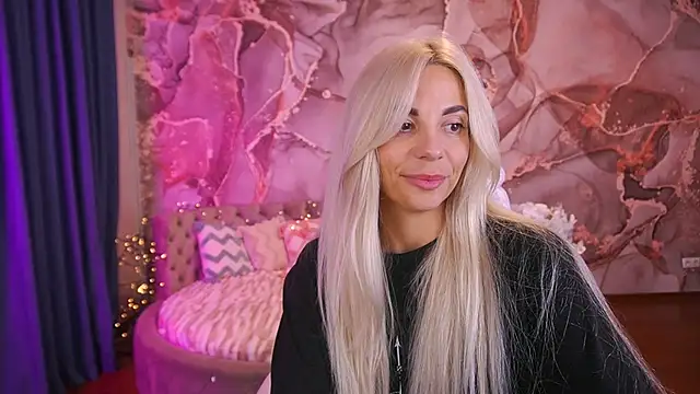 Snapshot of BellaRayyy chatting on 10.27.25 BellaRayyy online show from 10.27.25