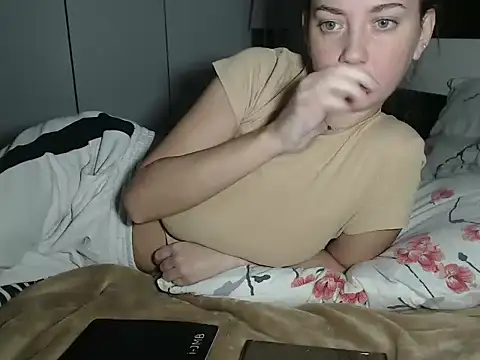 petite danielle online show from 10.07.25