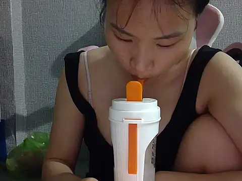 Snapshot of Ly-ny chatting on 05.14.26 Ly-ny online show from 05.14.26