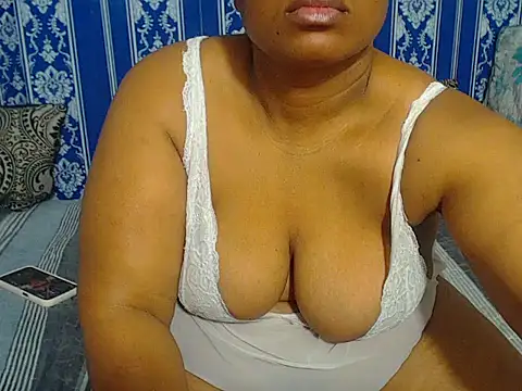 JUICEYLIPS333 online show from 10.14.25