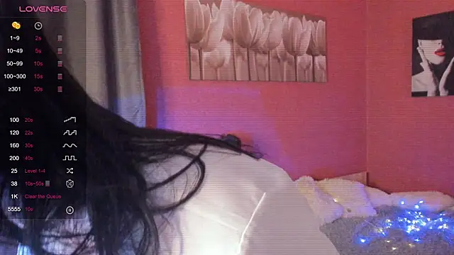 Juliorah online show from 10.26.25