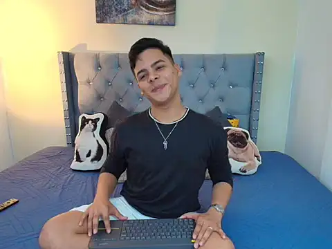 Snapshot of stewart_mateo_ chatting on 10.10.25 stewart mateo online show from 10.10.25