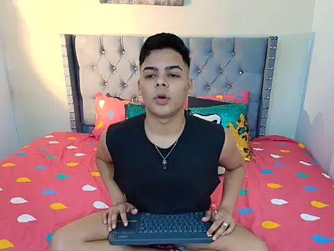 Snapshot of stewart_mateo_ chatting on 10.15.25 stewart mateo online show from 10.15.25