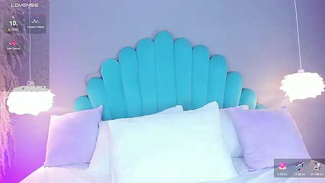 Snapshot of AlassiaHocthner chatting on 09.24.25 AlassiaHocthner online show from 09.24.25