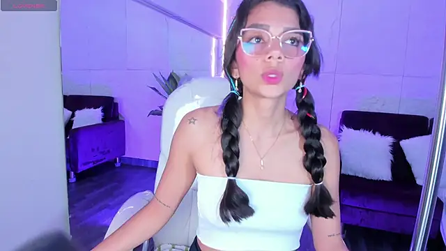 Snapshot of AlassiaHocthner chatting on 10.04.25 AlassiaHocthner online show from 10.04.25