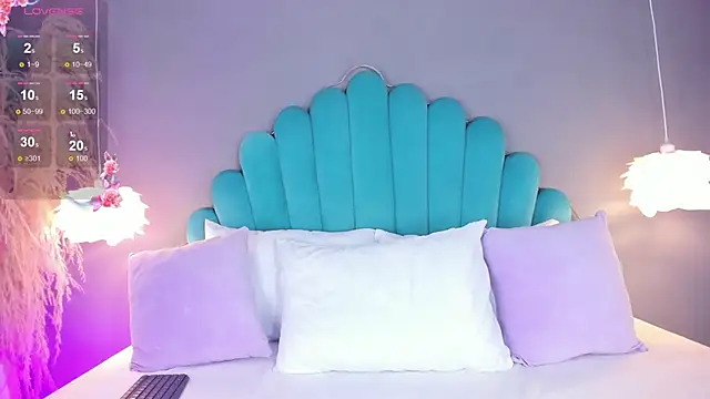 Snapshot of AlassiaHocthner chatting on 10.10.25 AlassiaHocthner online show from 10.10.25