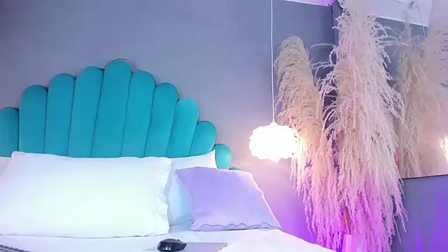 Snapshot of AlassiaHocthner chatting on 10.16.25 AlassiaHocthner online show from 10.16.25