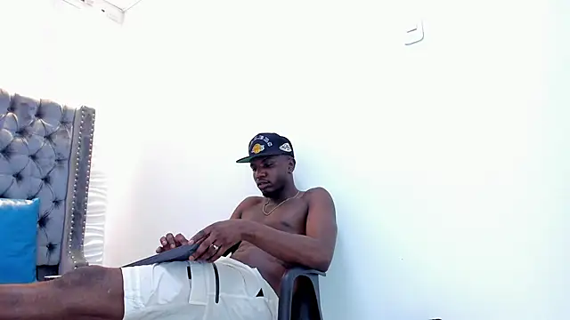 DOUGLAS 099 online show from 09.27.25