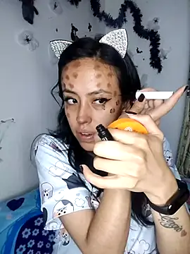 Snapshot of Queen_Ashly chatting on 10.28.25 Queen Ashly online show from 10.28.25