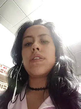 Snapshot of Queen_Ashly chatting on 11.11.25 Queen Ashly online show from 11.11.25