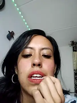 Snapshot of Queen_Ashly chatting on 11.15.25 Queen Ashly online show from 11.15.25