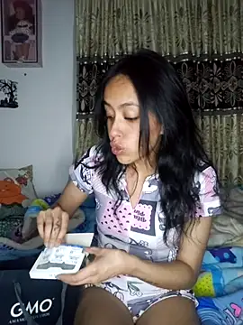 Queen Ashly online show from 11.28.25