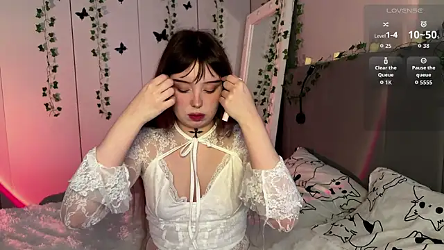 Snapshot of RileyVice chatting on 11.08.25 RileyVice online show from 11.08.25