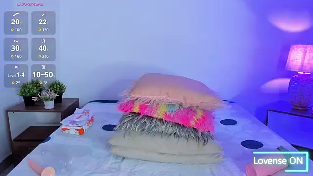 Snapshot of hailey_hadid chatting on 09.30.25 hailey hadid online show from 09.30.25