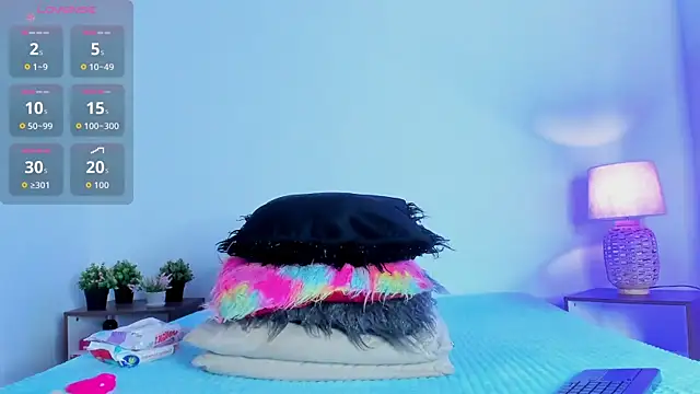 Snapshot of hailey_hadid chatting on 10.27.25 hailey hadid online show from 10.27.25