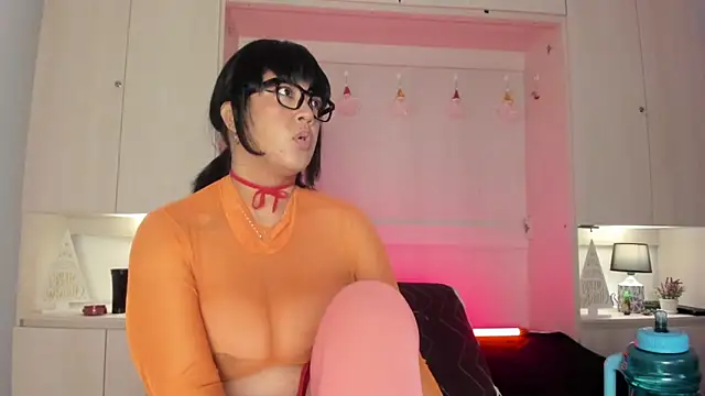 Snapshot of VickyRuiz_ chatting on 11.17.25 VickyRuiz online show from 11.17.25