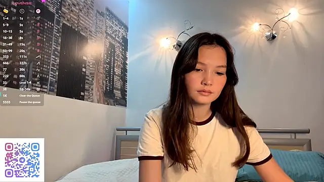 Snapshot of KiraVelvet chatting on 09.27.25 KiraVelvet online show from 09.27.25