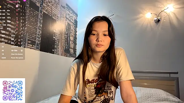 Snapshot of KiraVelvet chatting on 09.28.25 KiraVelvet online show from 09.28.25