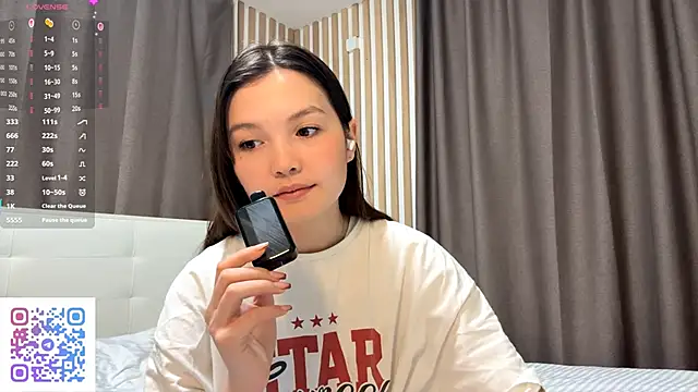 Snapshot of KiraVelvet chatting on 10.01.25 KiraVelvet online show from 10.01.25