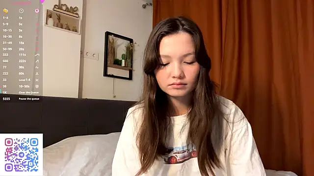 Snapshot of KiraVelvet chatting on 10.03.25 KiraVelvet online show from 10.03.25