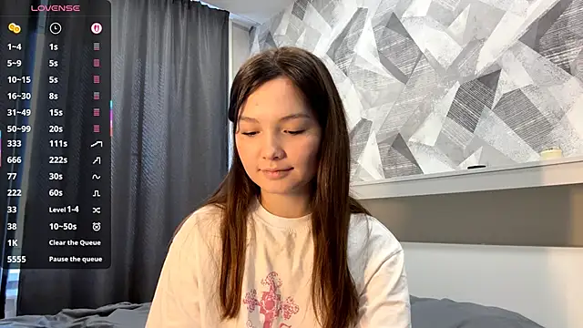 Snapshot of KiraVelvet chatting on 10.11.25 KiraVelvet online show from 10.11.25