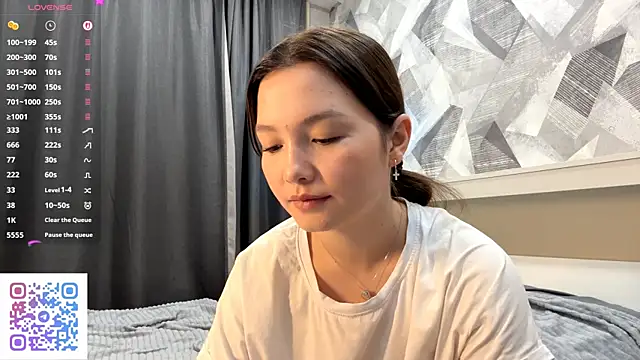 Snapshot of KiraVelvet chatting on 10.23.25 KiraVelvet online show from 10.23.25