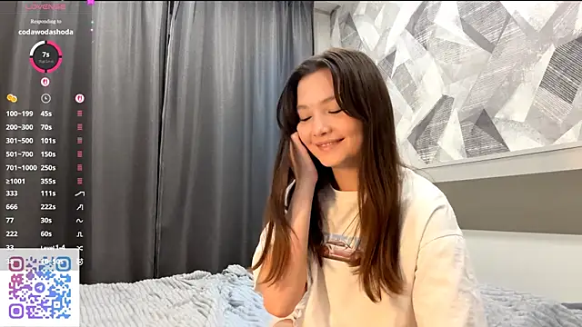 Snapshot of KiraVelvet chatting on 10.24.25 KiraVelvet online show from 10.24.25