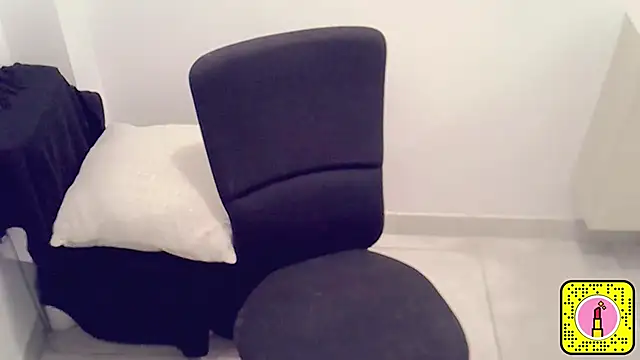 Snapshot of Morgane818181 chatting on 10.31.25 Morgane818181 online show from 10.31.25