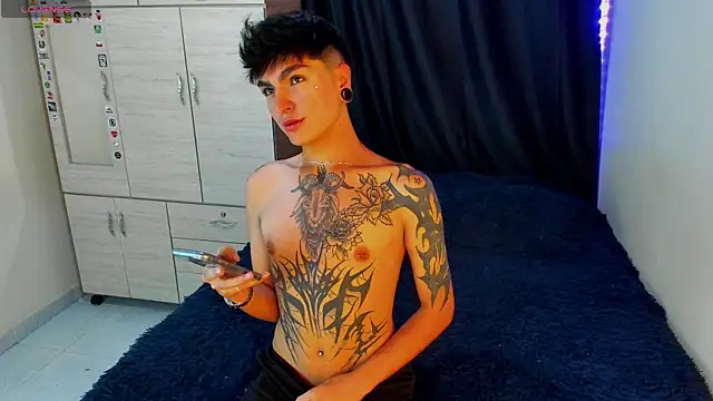 Snapshot of Dark_luckyyy chatting on 10.23.25 Dark luckyyy online show from 10.23.25