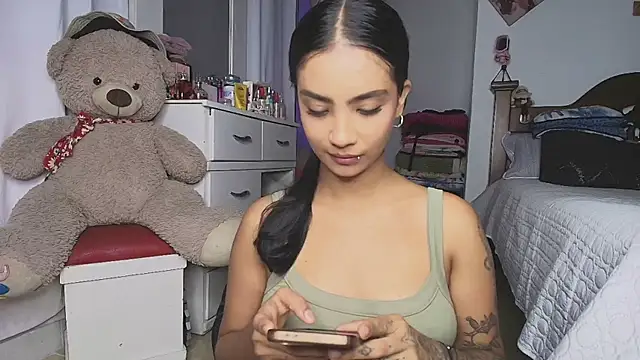 mia yireth online show from 11.10.25