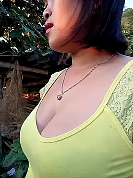 Snapshot of maycuc123 chatting on 10.17.25 maycuc123 online show from 10.17.25