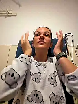 Snapshot of LissaFox1 chatting on 10.11.25 LissaFox1 online show from 10.11.25