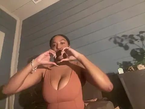 Snapshot of princesslivv chatting on 07.25.26 princesslivv online show from 07.25.26