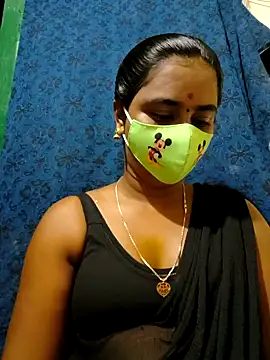 Snapshot of mini-queen chatting on 09.13.25 mini-queen online show from 09.13.25